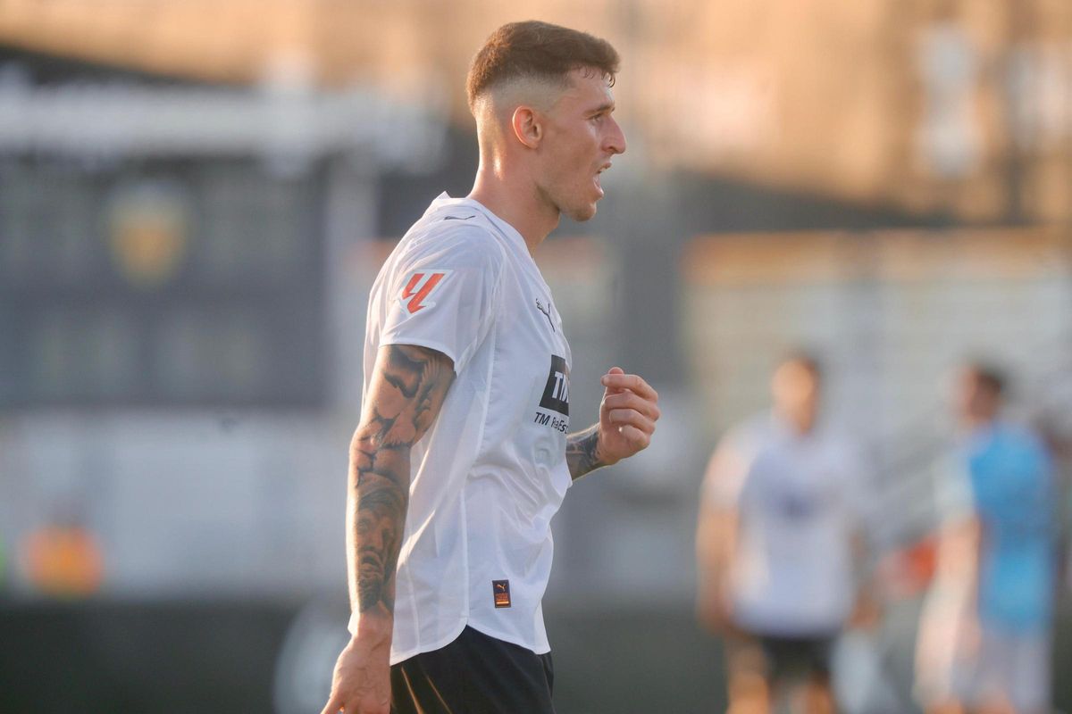 Dani Raba en su debut con el Valencia CF