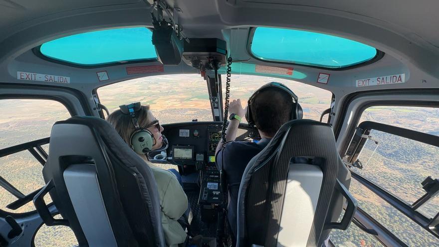 Guardiola sobrevuela en helicóptero la zona quemada de Las Hurdes