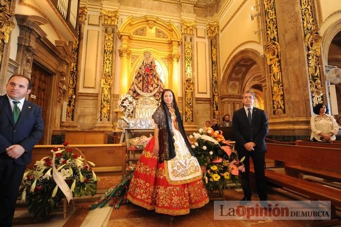 Ofrenda floral a la Virgen de las candidatas a Reina de la Huerta