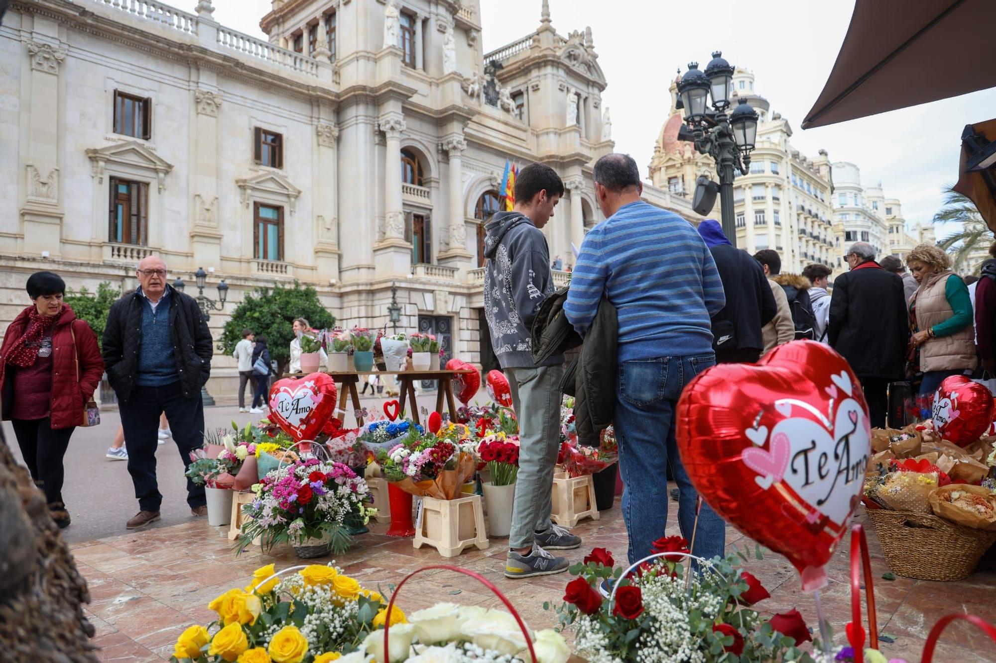 Las floristerías del ayuntamiento de València abarrotadas el día de San Valentín