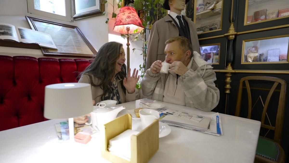 José Manuel Parada y Ana Santos toman café en Lugo