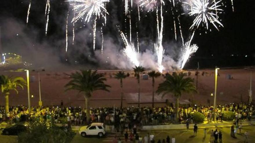 Orpesa celebra el Día del Turista  con fuegos artificiales en La Concha