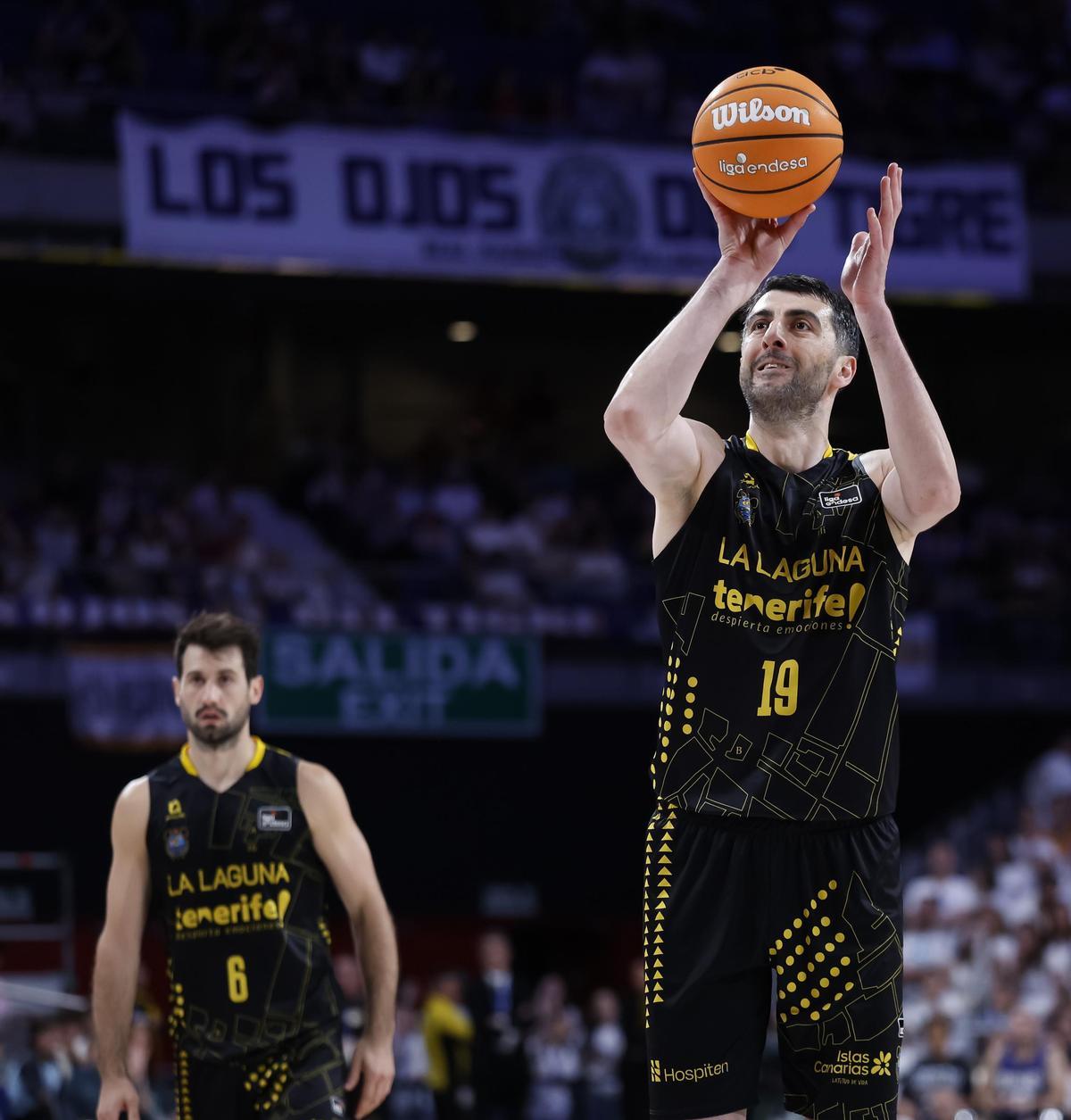 Gio Shermadini lanza un libre en el partido ante el Real Madrid.
