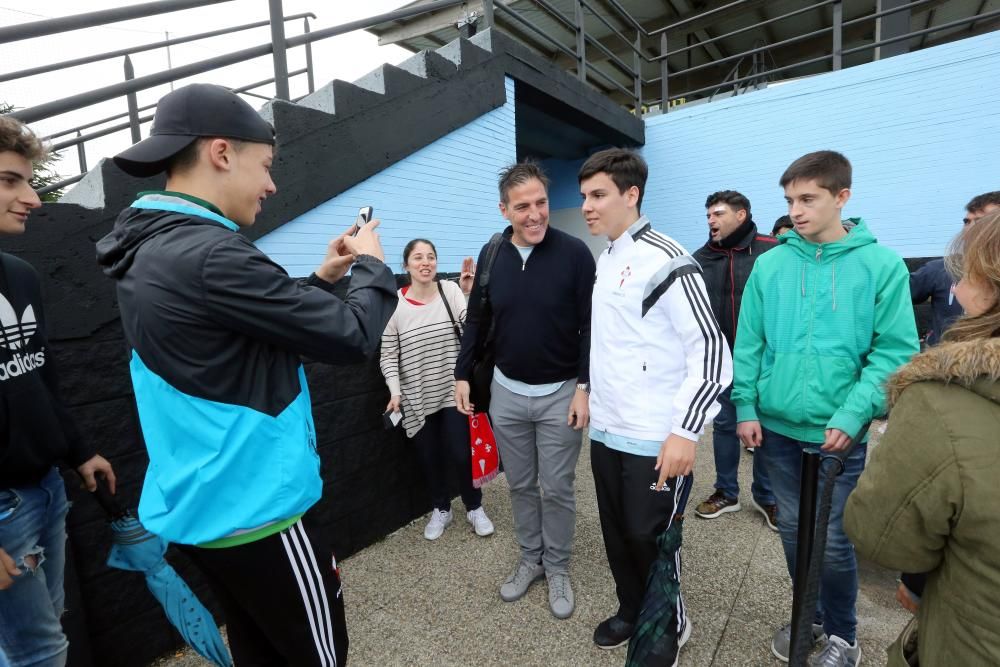 Las gradas de A Madroa se llenan de aficionados en el primer entrenamiento a puerta abierta del Celta después de caer eliminado ante el Manchester United