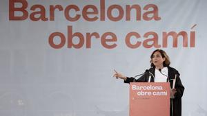 La alcaldesa de Barcelona y candidata a la reelección, Ada Colau, interviene en un acto de campaña.