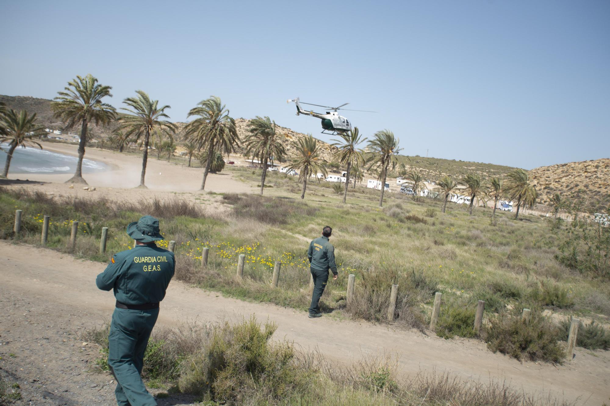 Continúa la búsqueda de los migrantes desaparecidos al naufragar su patera en Mazarrón