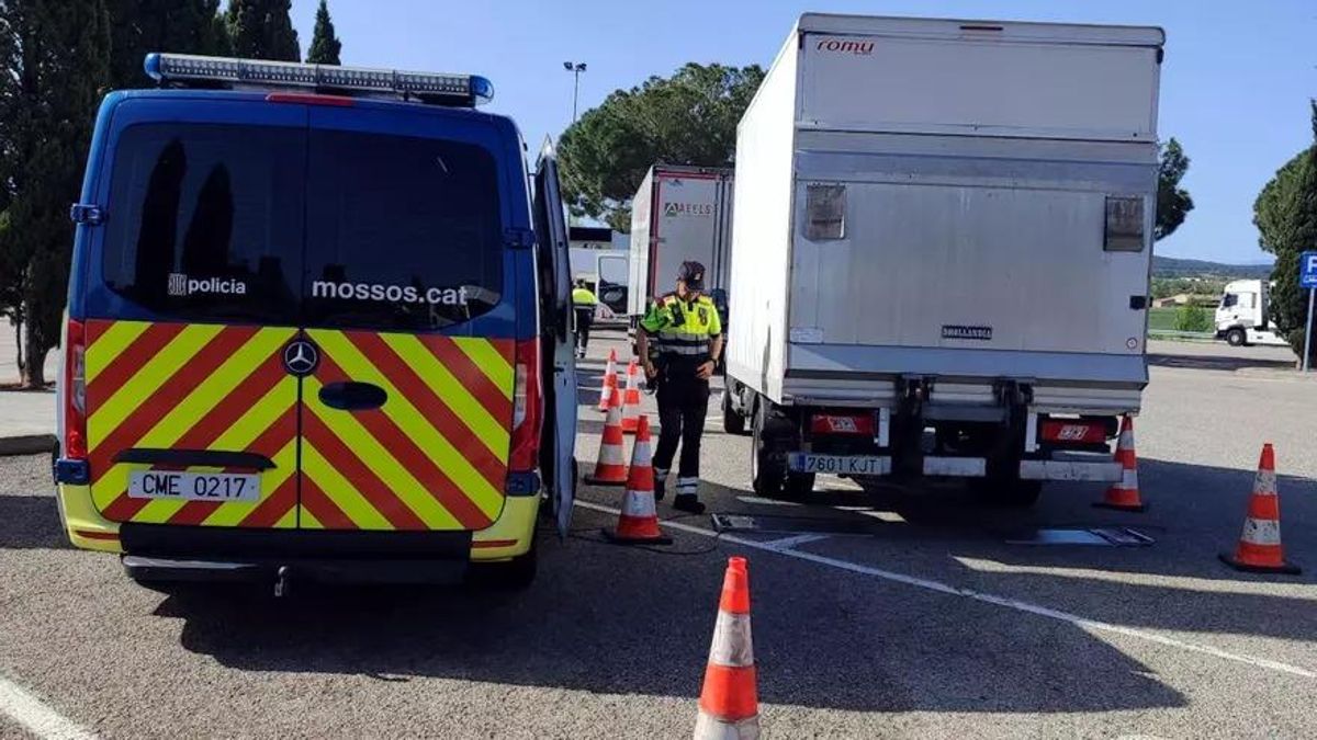 Control de los Mossos d'Esquadra en el àrea de la AP-7 de Garrigàs