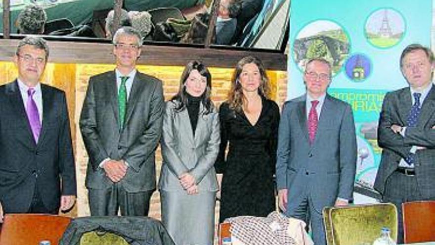 Miembros de la directiva de la asociación «Asturias Compromiso XXI».