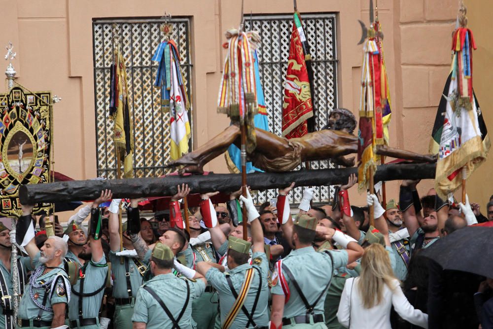 Traslado del Cristo de la Buena Muerte a cargo de la Legión.