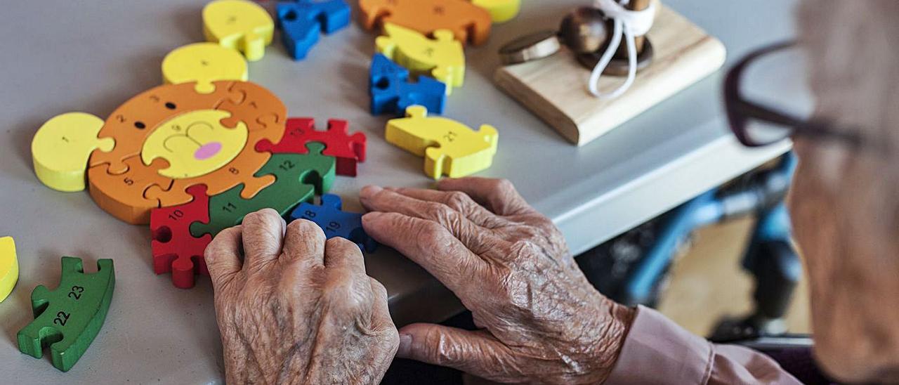 Una anciana en una residencia de mayores.