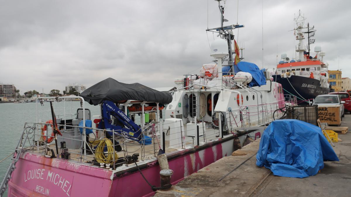 La embarcación humanitaria ‘Louis Michel’, de bandera alemana, se halla en el astillero de Burriana.