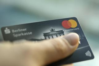 Visa y Mastercard ya no operarán en Rusia