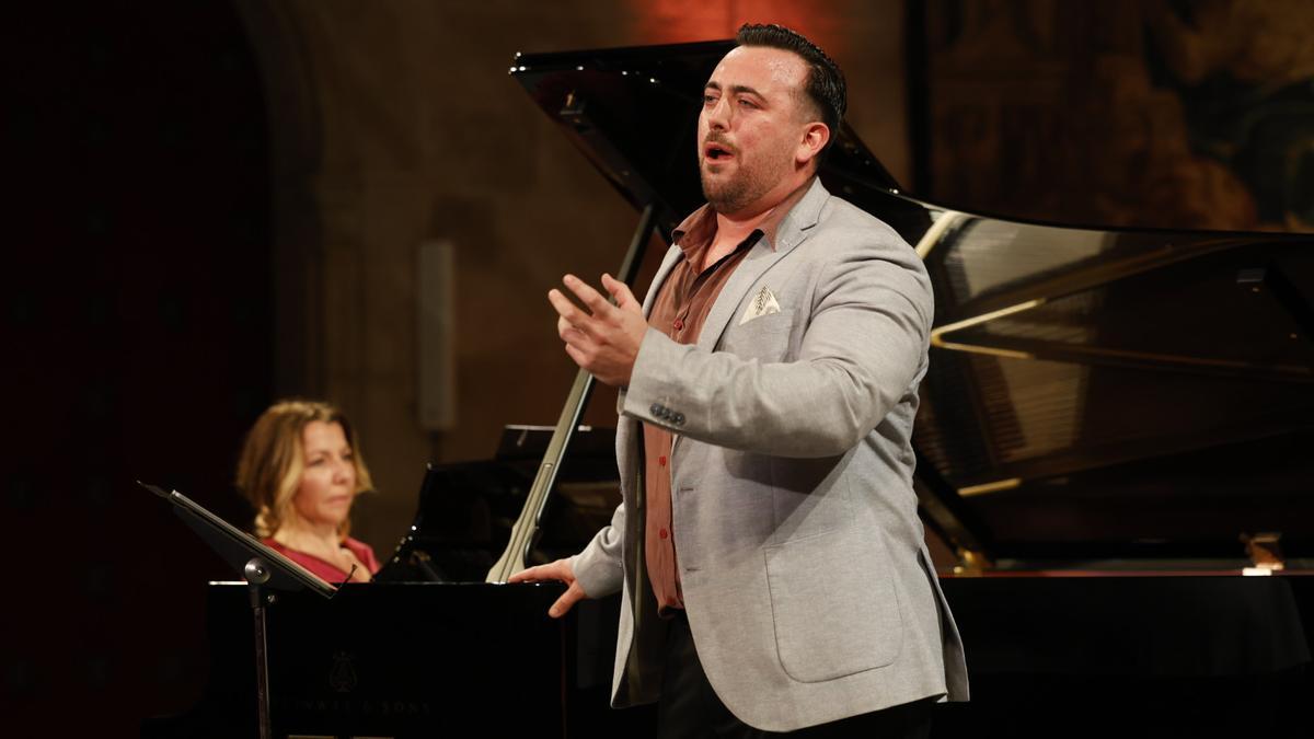 El jove tenor britànic Freddie De Tomasso en un moment del concert ahir a Peralada.