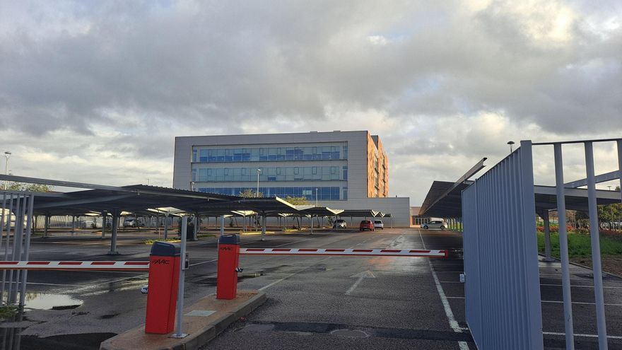 Detenido tras retener a una mujer en su coche en el aparcamiento del Hospital Universitario de Badajoz