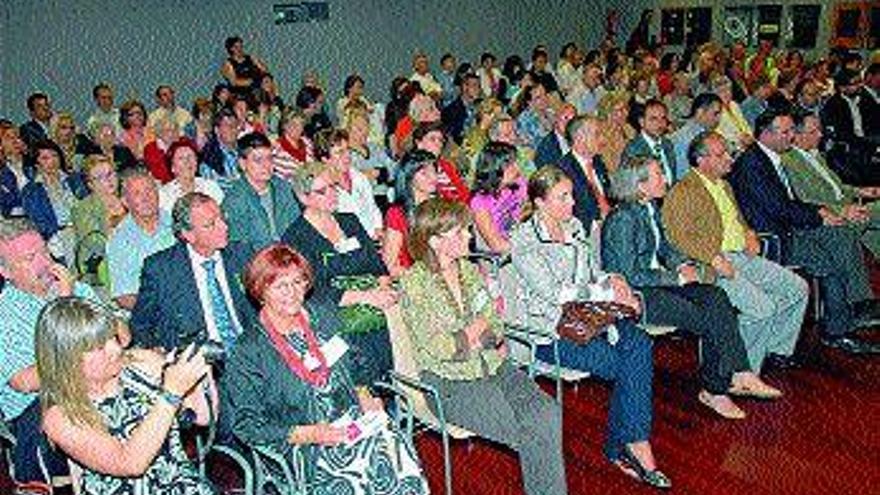 El público apoyó con su presencia la puesta en marcha del colectivo. / i.Abella