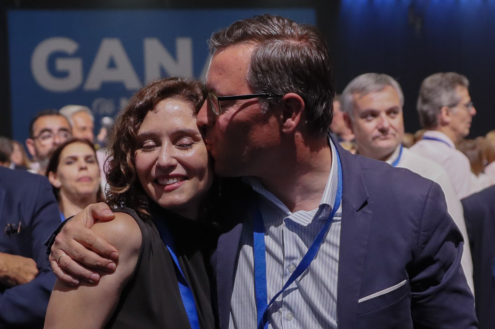 Isabel Díaz Ayuso y Alfonso Serrano durante el congreso en el que fueron elegidos presidenta y secretario general del PP de Madrid.