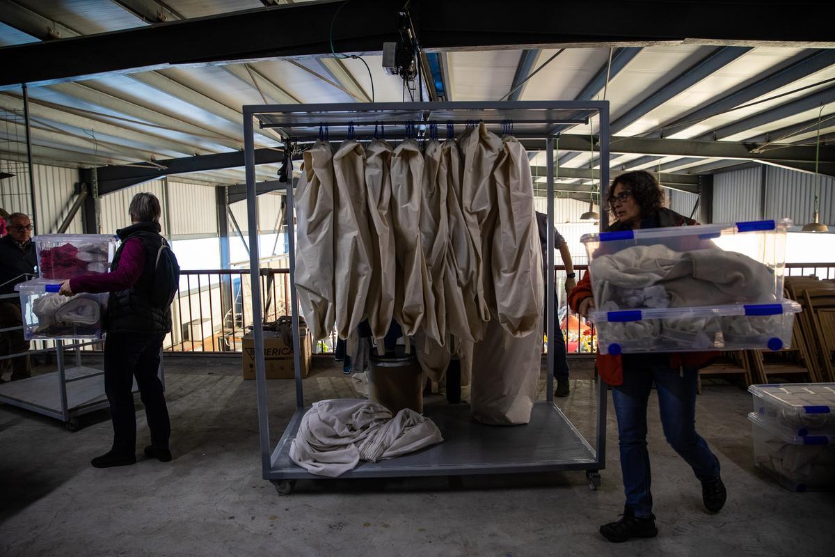 Últimos preparativos de la centenaria cabalgata de reyes en Sant Vicenç dels Horts