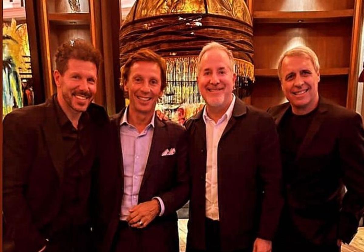 El Cholo, el empresario Alejandro Gravier, Jorge Mas y Leo Rodríguez, ayer en Madrid.