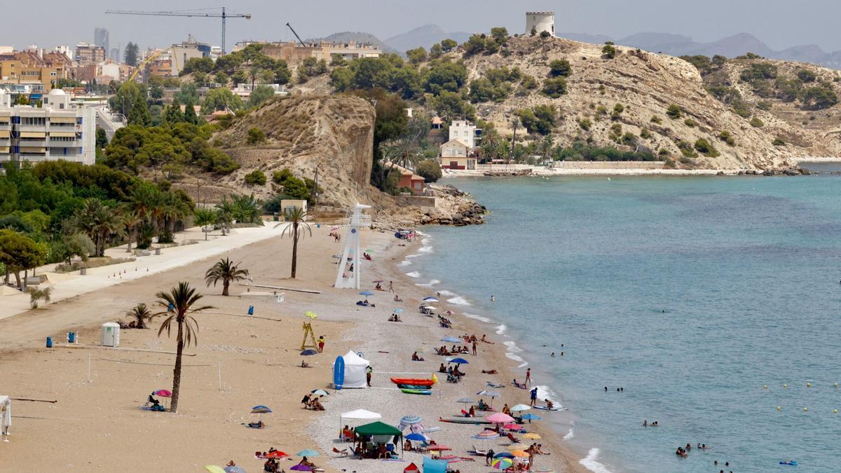 La playa del Paradís tras las obras para recuperar la parte afectada por los temporales.