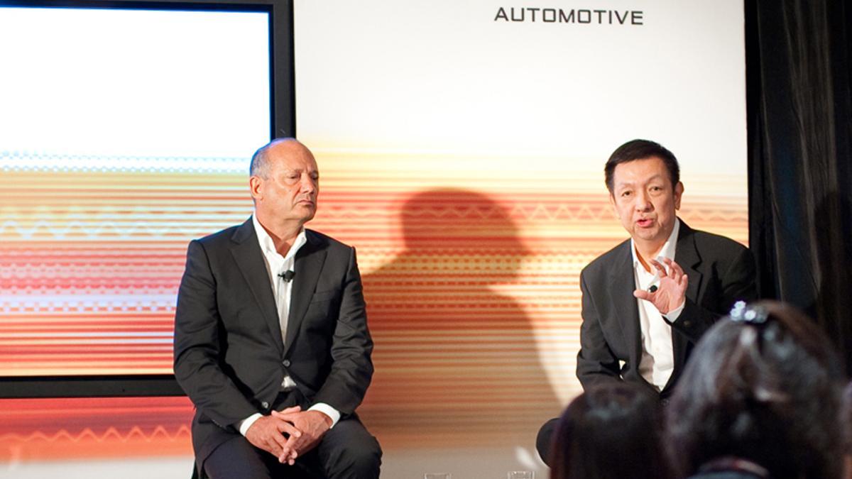 Peter Lim junto a Ron Dennis en un acto de McLaren Automotive