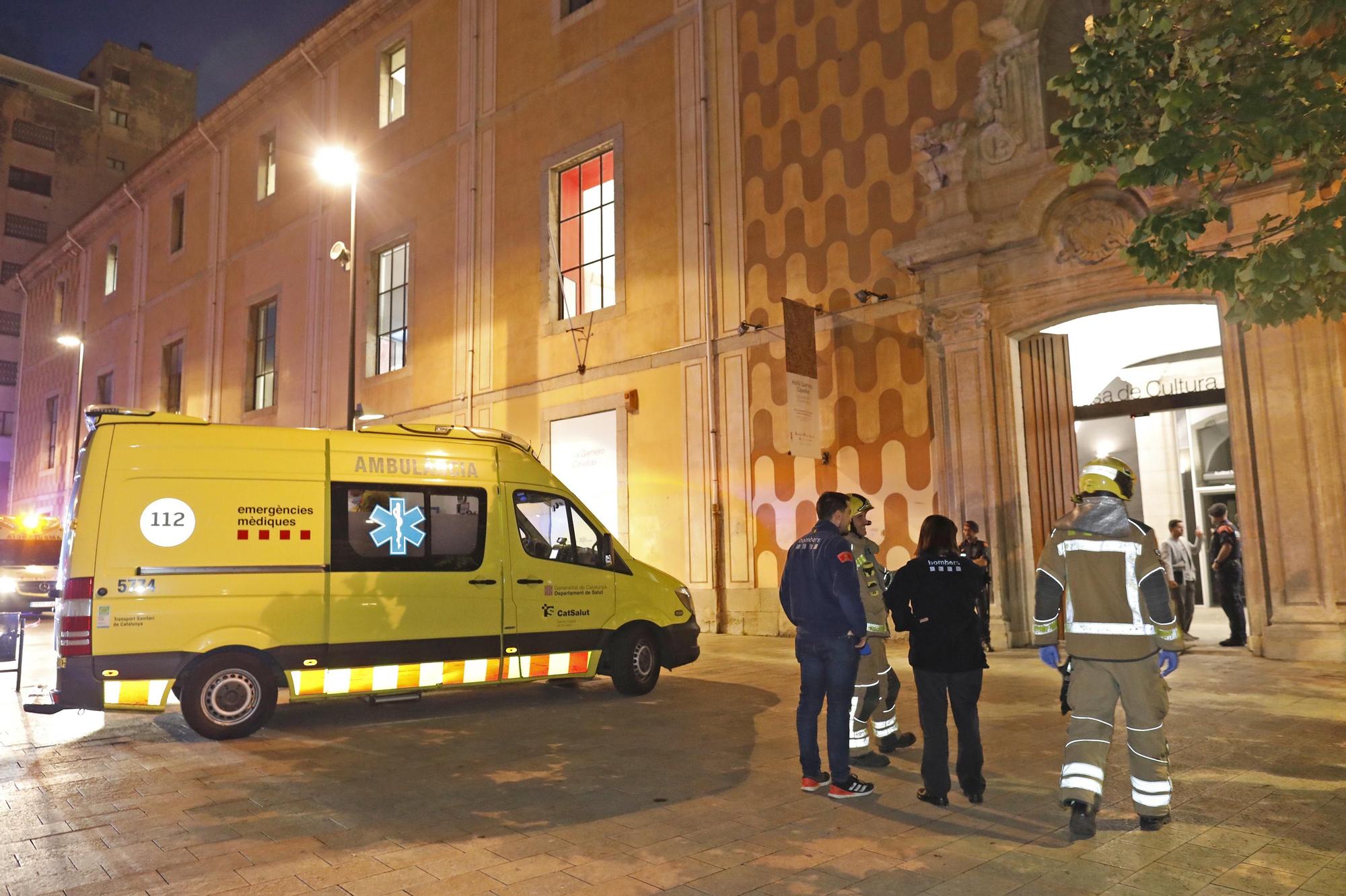 Un ferit greu, adult, i set de lleus, dos adults i cinc infants, en una explosió a la Casa de Cultura