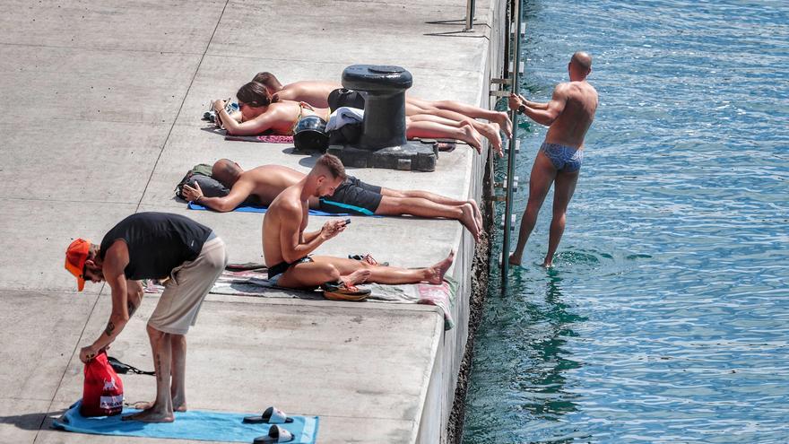 Más de 30 grados y calima despiden un inusual marzo &#039;de verano&#039; en Canarias