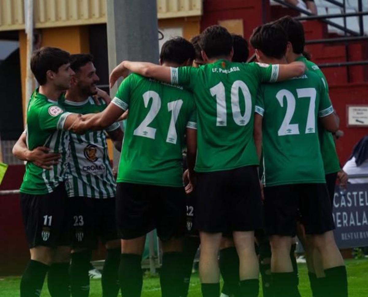 Celebració del gol del Peralada.