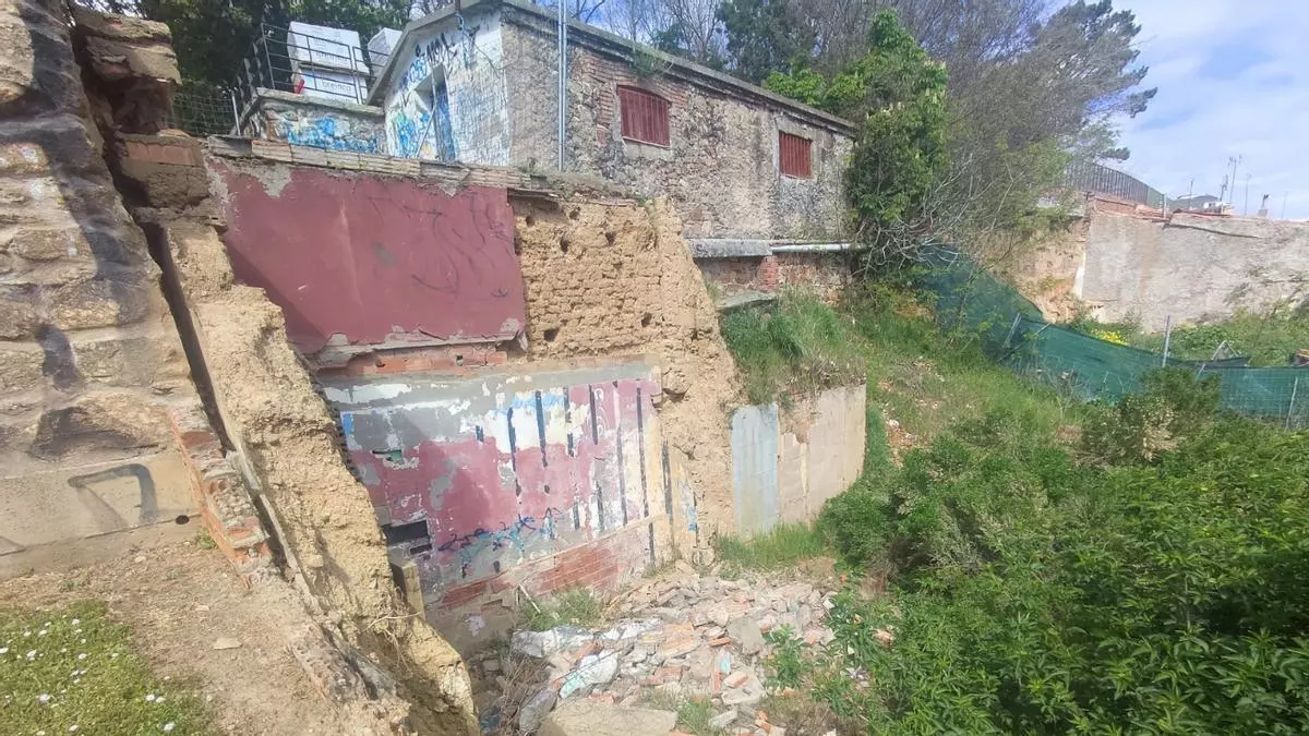 Nueva caída de un muro desde el paseo de la Mota a la calle Fortaleza en Benavente