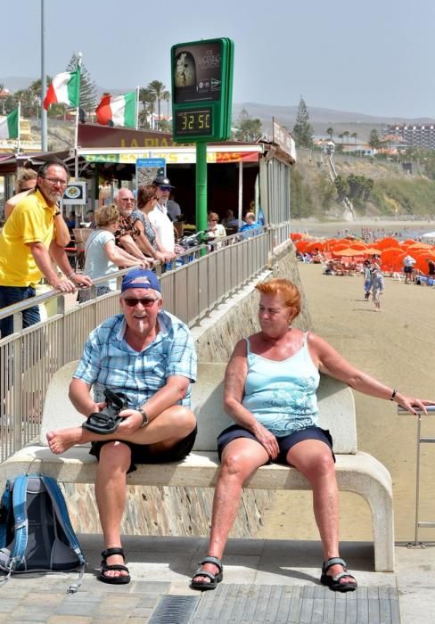 TURISTAS PLAYA DEL INGLÉS