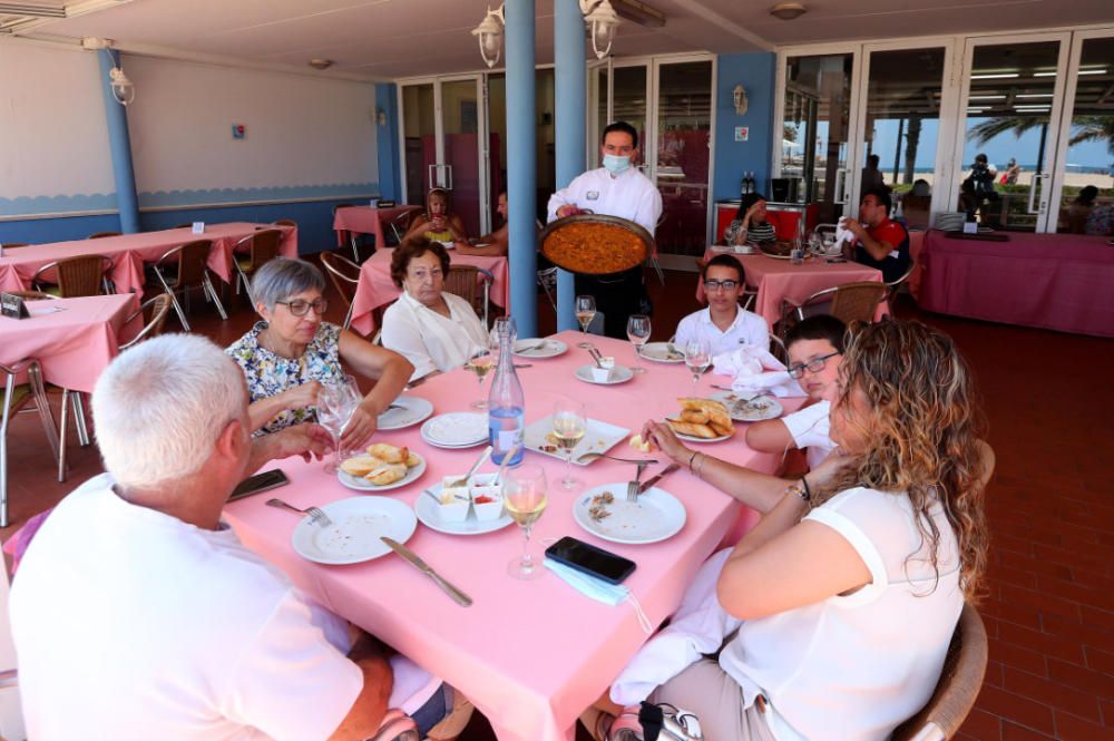 Primer día tras el estado de alarma: playas, centros comerciales y vuelos en Manises