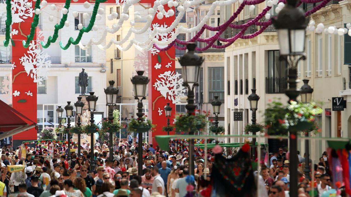 La calle Larios repleta durante los días de Feria. | ÁLEX ZEA