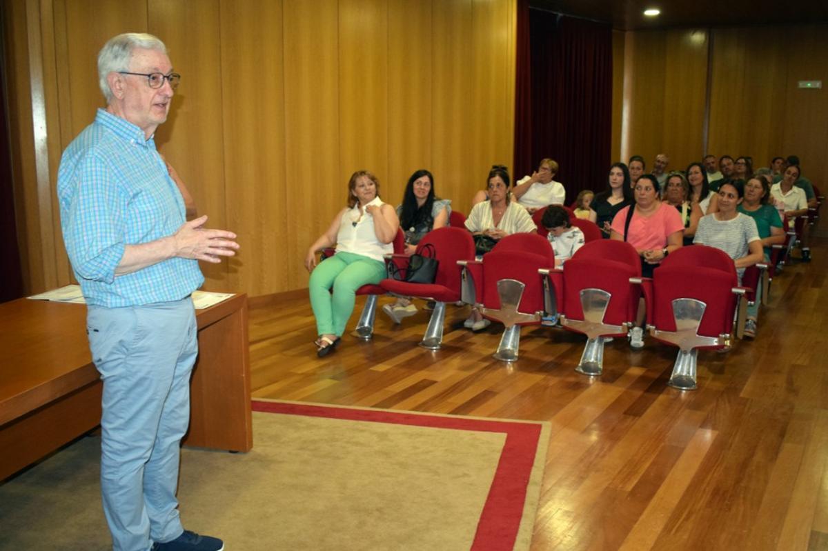 El acto de entrega de diplomas en el Auditorio Municipal de Valga.