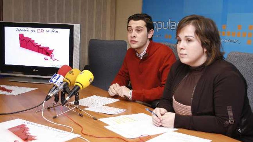 Carolina Lázaro y Víctor López de la Parte, ayer en su comparecencia