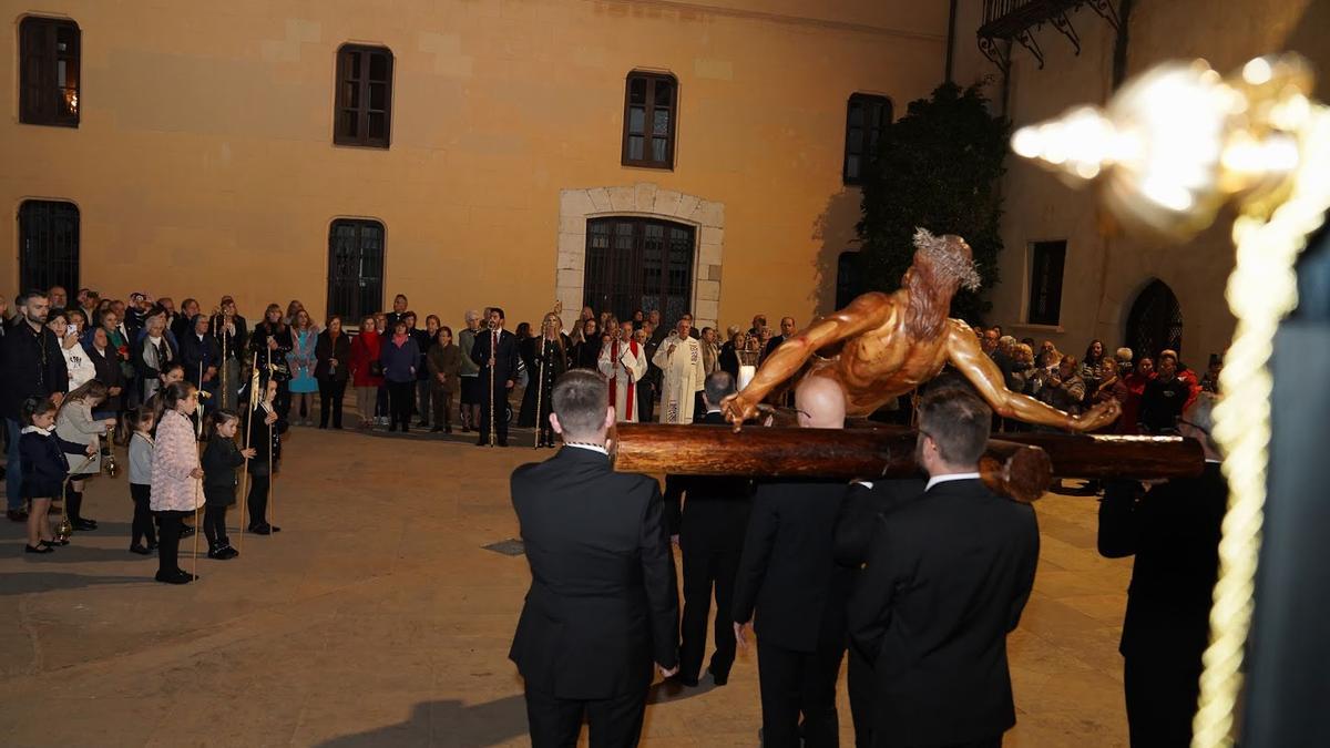 El traslado del Cristo Yacente desde Sant Josep al Palau Ducal de Gandia.