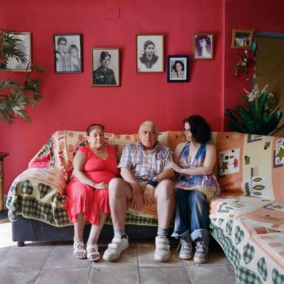 Una de las familias que conforman el barrio de Mas Sauró