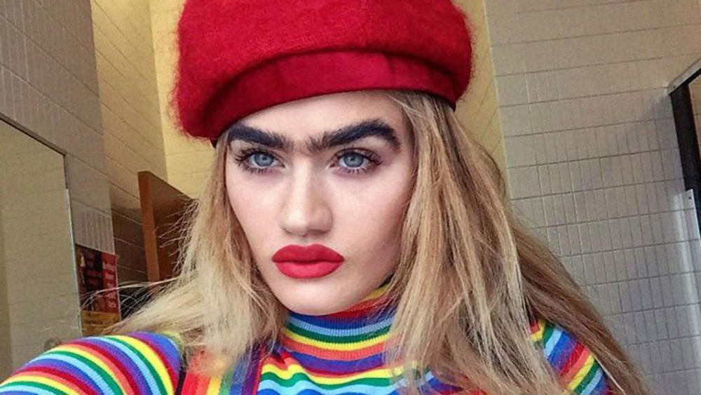 La modelo Sophia Hadjipanteli, impulsora del movimiento #unibrow, quiere cambiar los cánones de la belleza occidental.