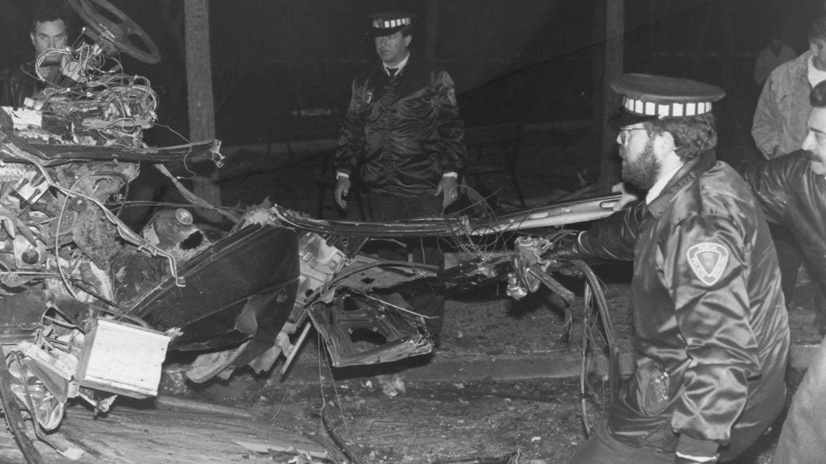 Los restos del coche que explotó cuando Ángel García Rabadán estaba inspeccionándolo, junto con su compañero, Antonio Peñalver.