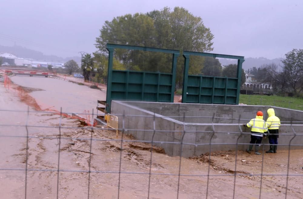 Consecuencias de la tromba de agua caída en Alzira esta pasada madrugada y esta mañana.