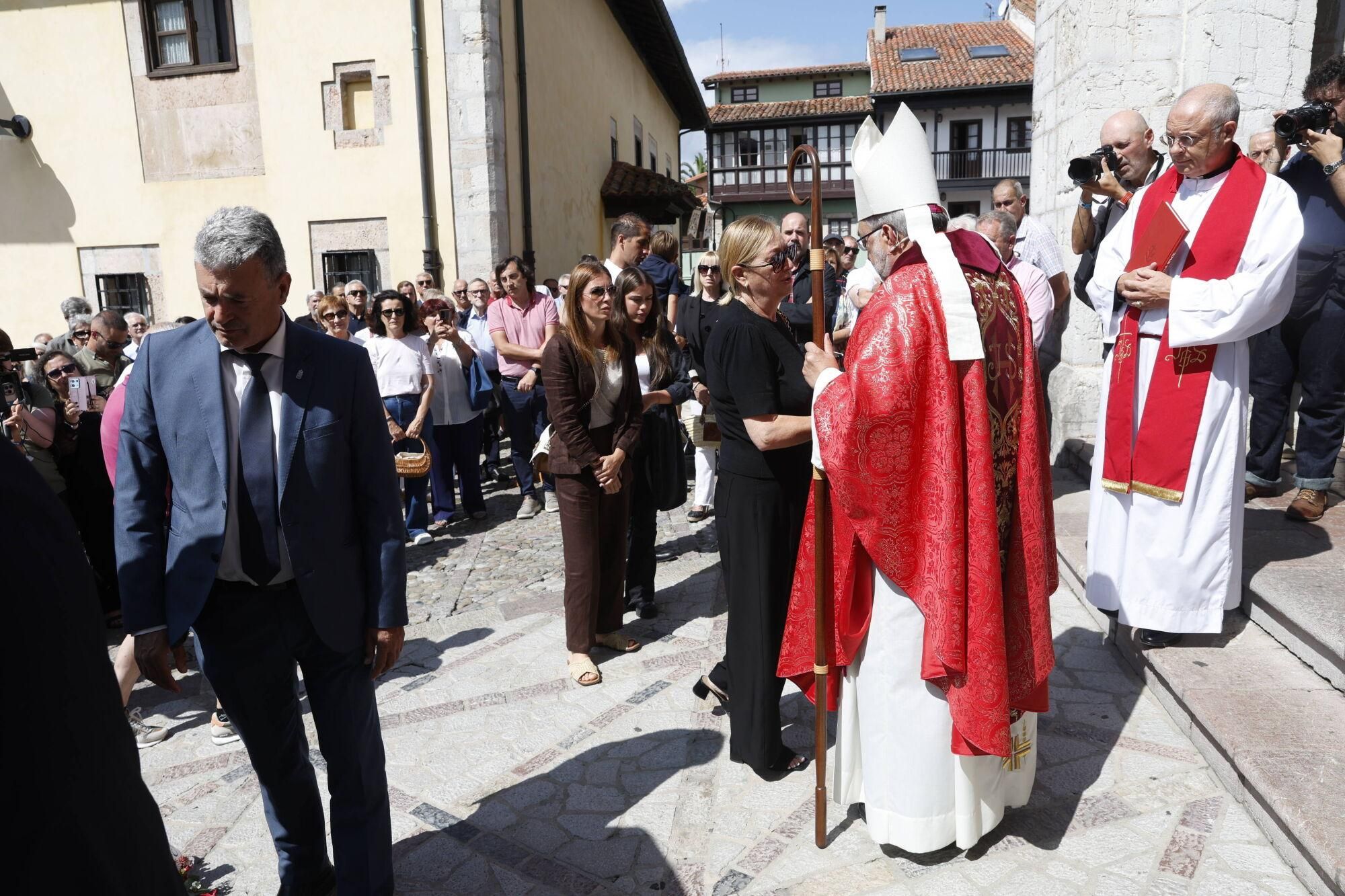 Las imágenes del funeral de Antonio Trevín en la basílica de Llanes.