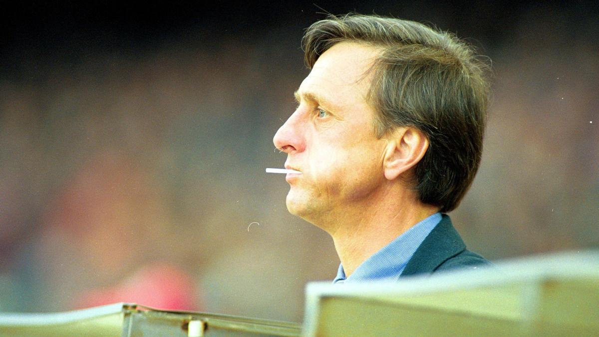 Cruyff, en el banquillo del Camp Nou (1993).