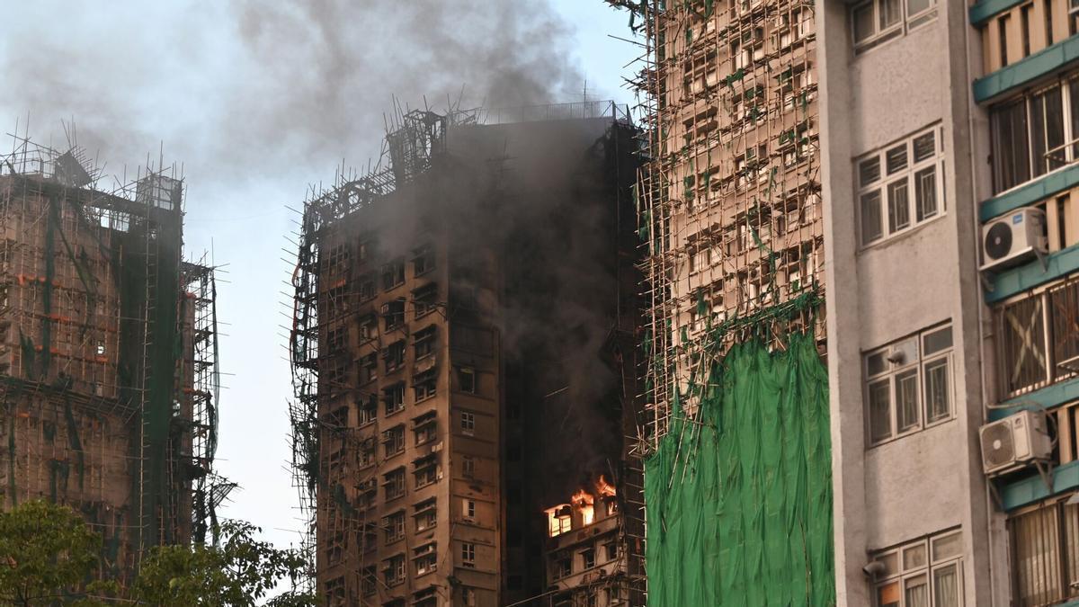 El incendio que dejó 168 muertos en Hong Kong comenzó por una colilla, según la investigación