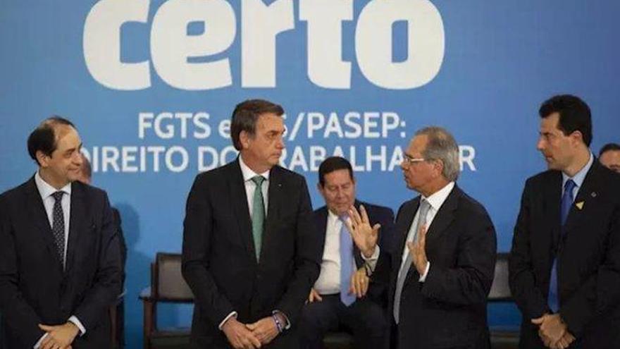 Bolsonaro anuncia aumento del 4,7 por ciento al salario mínimo en Brasil