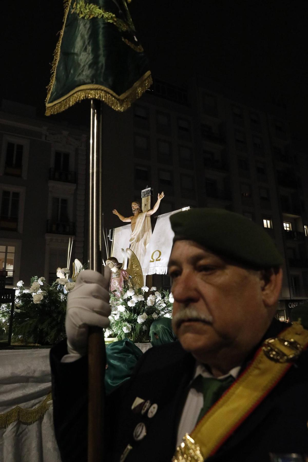 EN IMÁGENES: La procesión de la Resurrección en Avilés