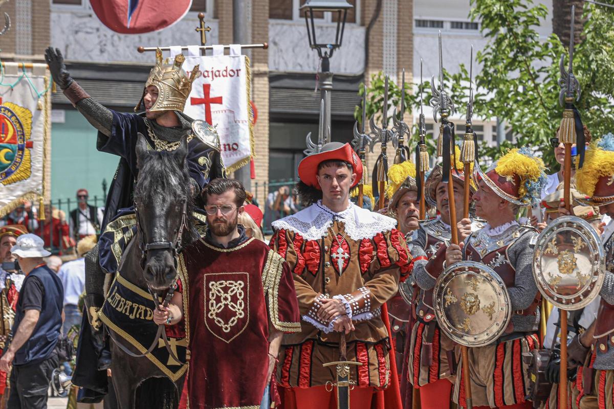 Todas las imágenes de la Guerrilla y Embajada de este lunes de los Moros y Cristianos de Petrer