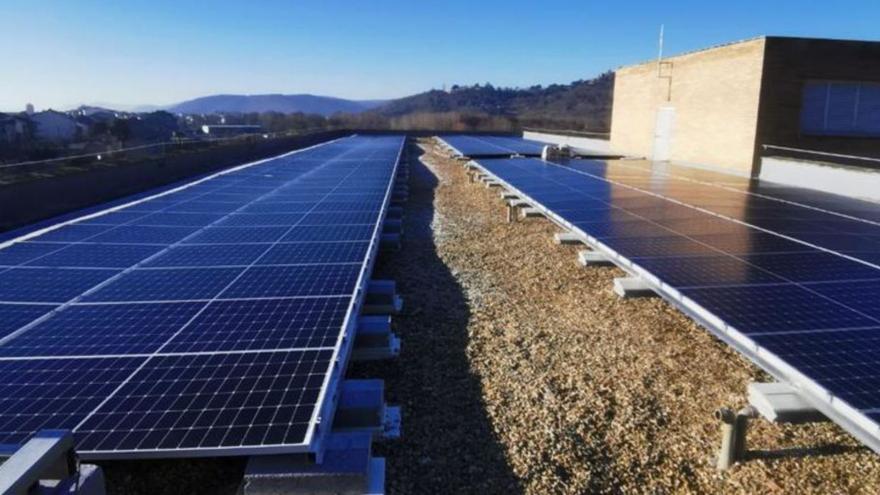El Sergas instala 650 paneles solares para eficiencia energética en el hospital de Verín