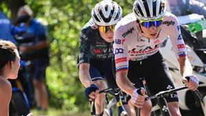 Pogacar y Vingegaard, en acción durante la segunda etapa del Tour de Francia 2024
