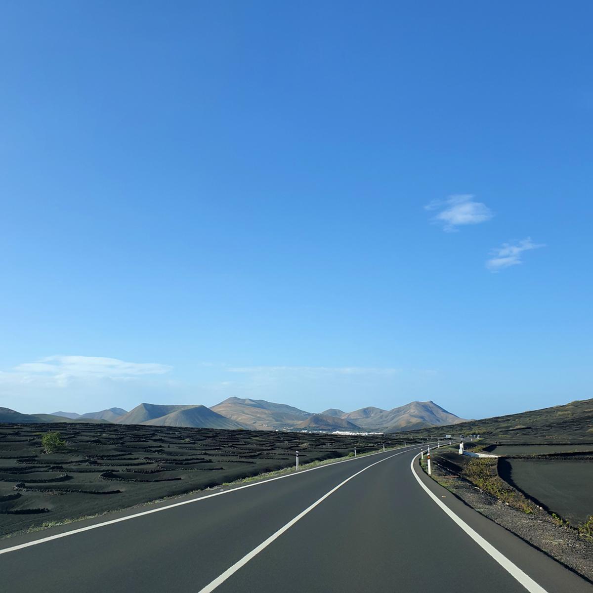 La carretera LZ-30 de Lanzarote