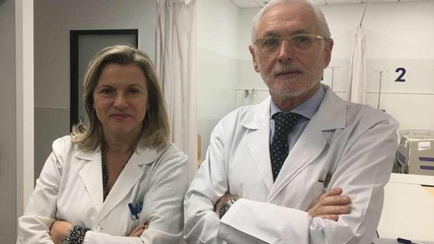 Eloína Núñez y José Luis Bello, en su visita al hospital de día.