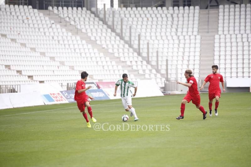 Victoria del Córdoba B ante el Sevilla en imágenes