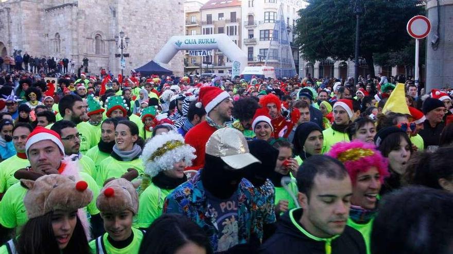 La multitudinaria salida en la Plaza Mayor.